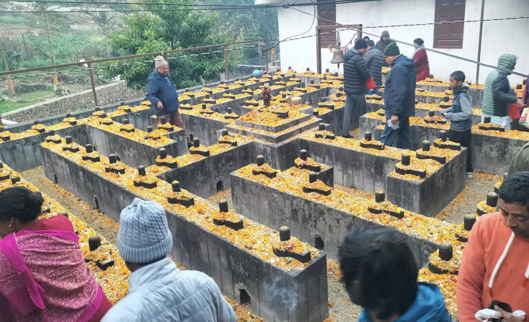 ककनीमा पिच सडक पुगेपछि जनताबाट डा. प्रकाशशरण महतलाई भव्य स्वागत