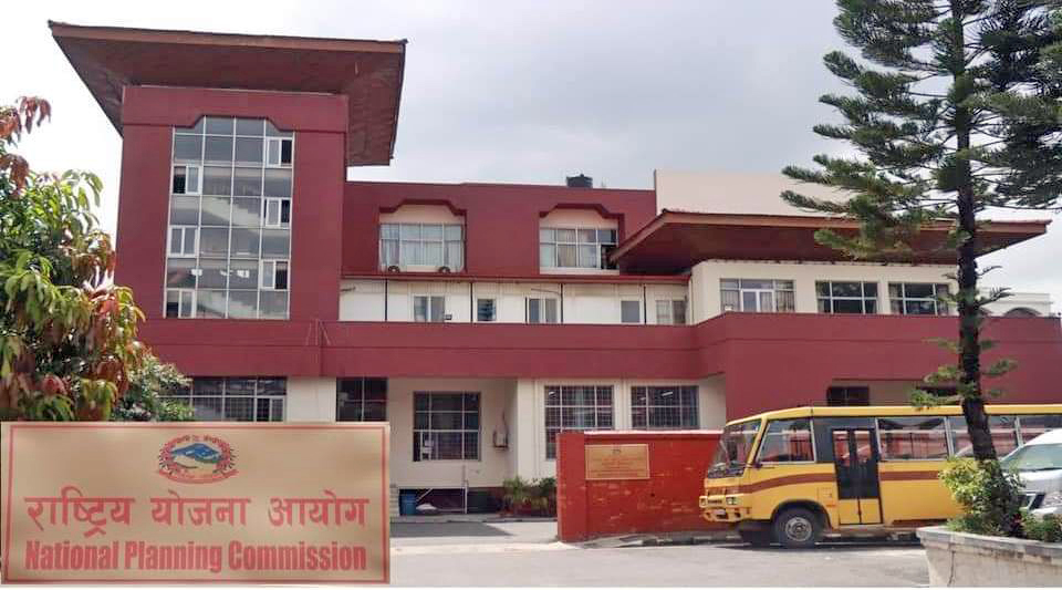 <p>सरकारले बजेट विनियोजन र खर्च प्रभावकारी बनाउन भन्दै कार्यान्वयनमा ल्याएको ‘आयोजना बैंक अवधारणा’ औपचारिकतामा सीमित बनिरहेको छ । जसलाई विगतका सरकारहरूले आफूअनुकूल प्रयोग गरिरहेका थिए । यसरी औपचारिकतामा सीमित आयोजना बैंकलाई नयाँ सरकारले मन्त्रालय सम्हालेयता पनि झारा टार्ने प्रवृत्तिकै रूपमा आयोजना प्रविष्ट भएपछि राष्ट्रिय योजना आयोग असन्तुष्ट बनेको छ । सोही अनुसार योजना आयोगले मन्त्रालय…</p>
